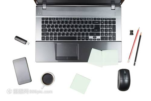 辦公桌上的科技交響曲 筆記本、平板、智能電話與辦公用品的融合